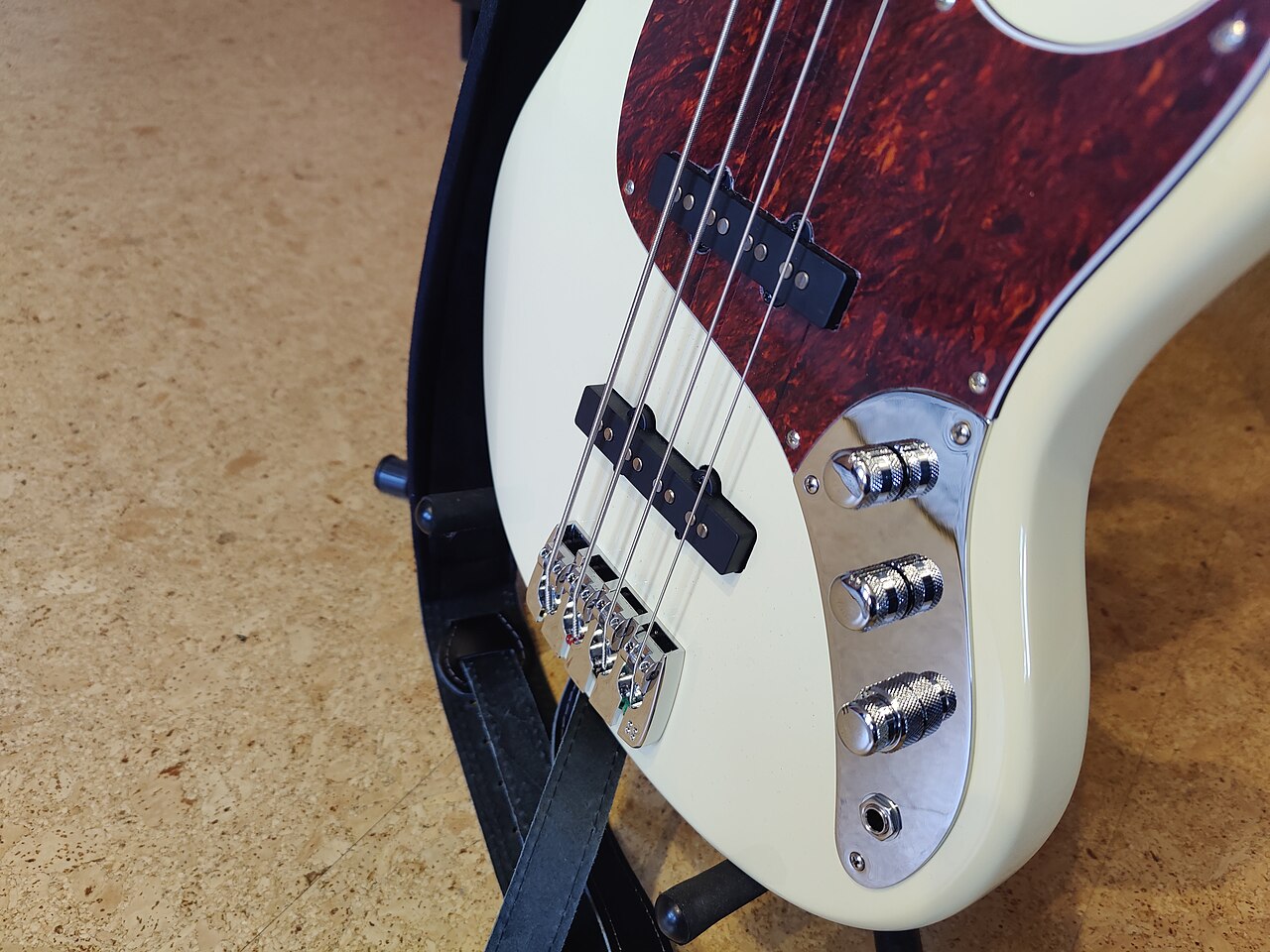 Cream custom bass guitar body and hardware detail